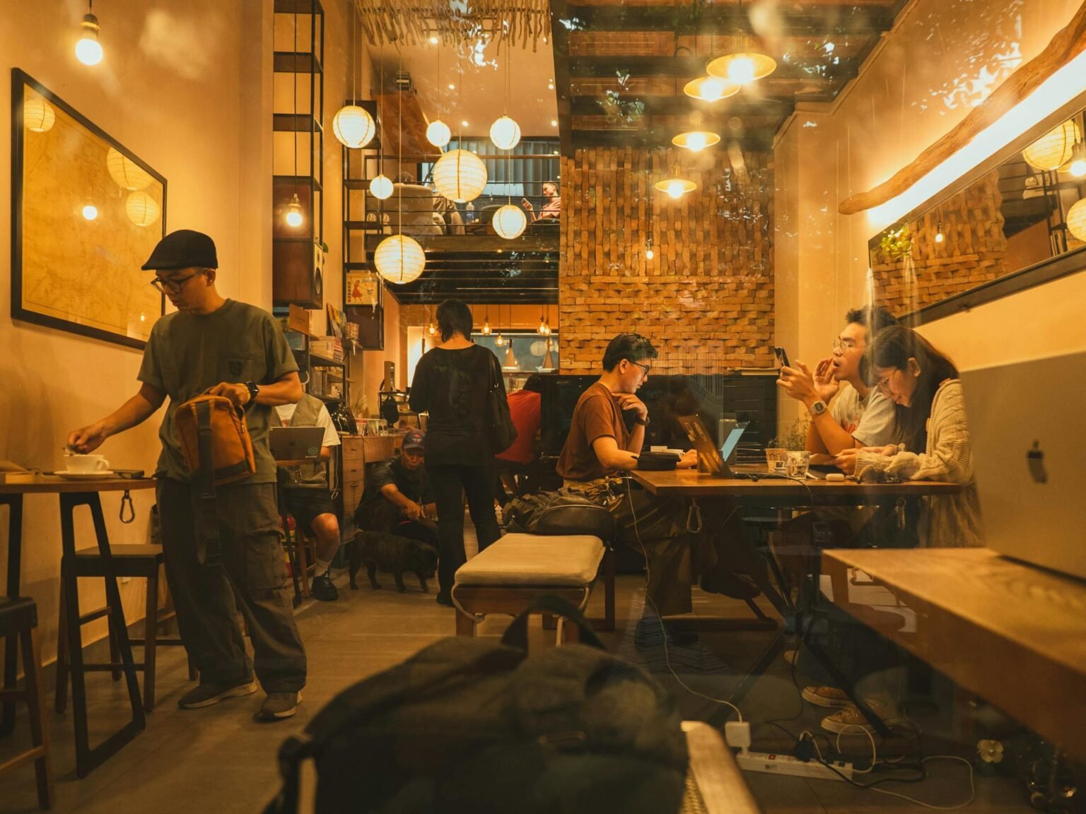 Un locale frequentato da molte persone